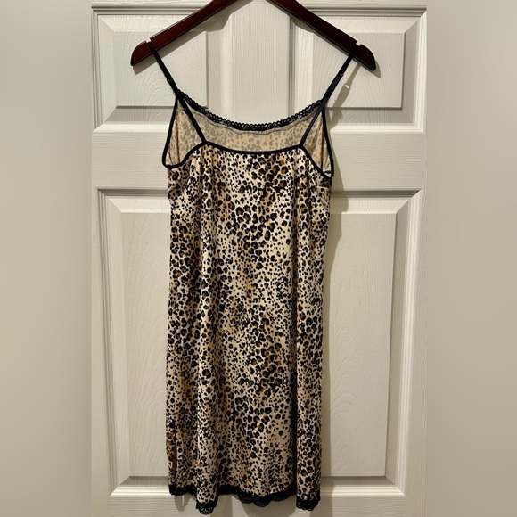 BOUTIQUE Size M Leopard Cheetah Stretchy Silky Slip Black Lace Pinup - Picture 7 of 7